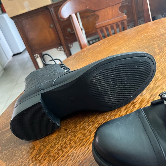 Guess ladies combat boots - Picture 3 of 4